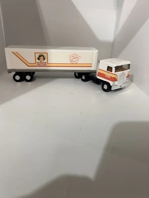 Camión fundido a presión Ertl Little Debbie de colección de los años 90 con remolque Foto 1 de 4