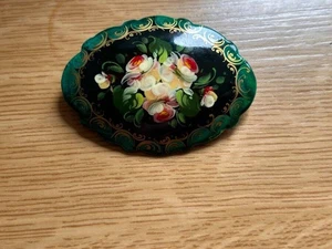 Broche ruso lacado pintado a mano firmado arte popular vintage - Imagen 1 de 10