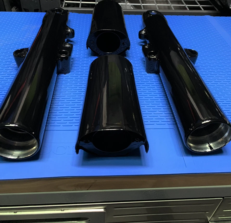 HARLEY 2014-24 PATAS DE HORQUILLA Tri glide deslizadores NEGRO BRILLANTE RUEDA LIBRE (EXTRACTO) Foto 1 de 4