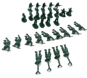 Lot Of 30 VTG Vintage Green Army Military Men made in Hong Kong - Picture 1 of 6