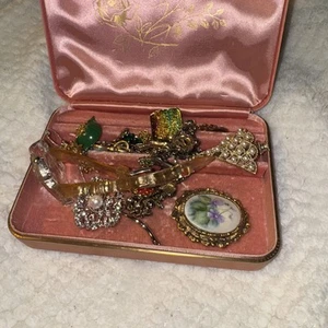 Vintage gepolsterte rosa Schmuckschatulle Farrington mit Charm Armbänder Broschen Halskette - Bild 1 von 17