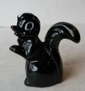 Skunk Figurine Ceramic Porcelain Hand Painted Cartoon Comic Style Redware CUTE - - Picture 1 of 1