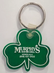 Murphys Bar and Grill Honolulu HI Rubber Green Clover Shaped Keychain Keyring - Picture 1 of 4
