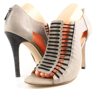 $200 BOUTIQUE 9 DIEDRE Light Grey Leather Designer Strappy Back Zipper Pumps 10 - Picture 1 of 5