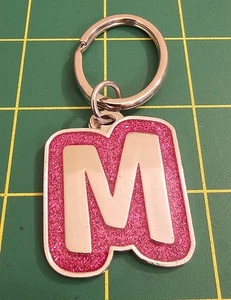 Letra "M" Llavero Tono Plata Rosa Brillante Esmalte Alfabeto Llave Inicial, B3b6 - Imagen 1 de 2