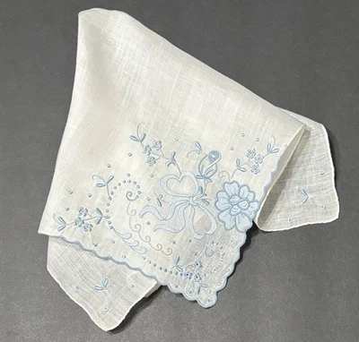 Pañuelo De Colección Hankie Boda Algo Azul Aplique Flores 13" Bordes Enrollados Foto 1 de 4