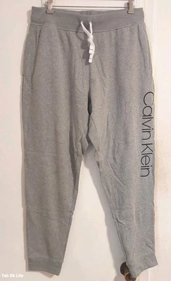 Calvin Klein Ropa de Dormir Talla Grande Logo Bolsillo Cordón Joggers en Gris Jaspeado Foto 1 de 4