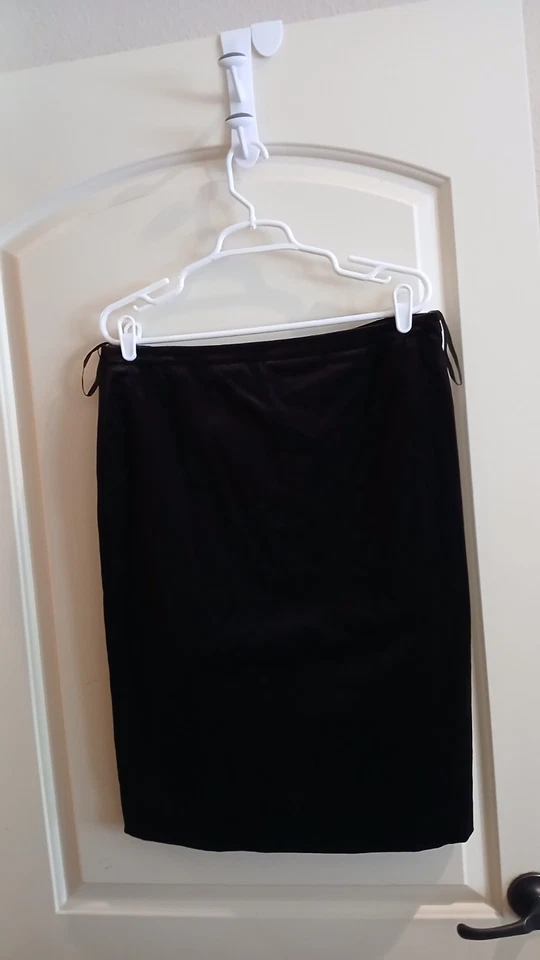 Falda negra Bloomingdales talla 12, corta Foto 1 de 4