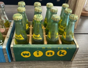 Paquete de 12 refrescos guiños pequeños con caja guiños soda mide 3" de alto - Imagen 1 de 5