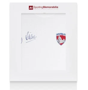 Nobby Stiles Signed Shirt - Wembley Legends - Gift Box Autograph Jersey - Picture 1 of 4