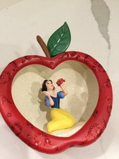 Hallmark Keepsake 2009 ornament Disney's Snow White "The Fairest of Them All"