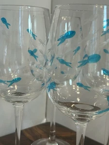 Cynthia Rowley Nautical Oceanic Etched Wine Glasses Blue And Clear Fish Set Of 4 - Picture 1 of 11
