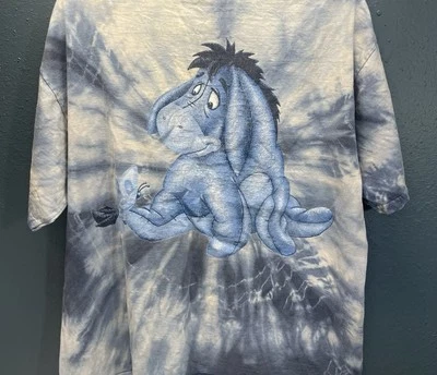Camiseta De Colección Pooh Eeyore Azul Tie Dye XL Manga Corta Serigrafía agrietada (desgaste) Foto 1 de 4