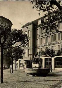 DÜSSELDORF am Rhein 1955 Radschläger-Brunnen, Brauerei Gebäude s/w Postkarte - Picture 1 of 2
