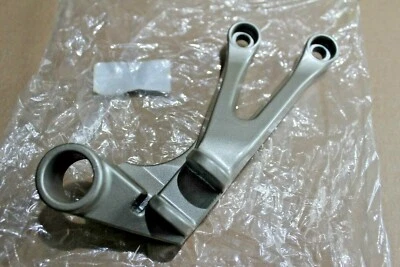 Kawasaki ZX636-C Ninja 05-06 NOS OE Montaje trasero reposapiés derecho Brkt 35063-0145 Foto 1 de 4