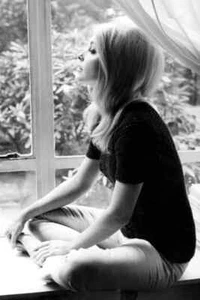 Sharon Tate 4x6 photo Profile In Window - Picture 1 of 1