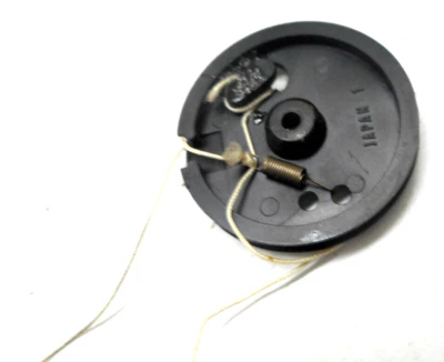 GRABADORA DE CASETE PORTÁTIL FM/AM HITACHI TRK-1211H - Rueda de afinación con cuerda de cable Foto 1 de 2