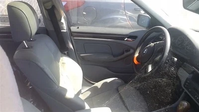 330I      2001 Front Door Trim Panel 25724711 Foto 1 de 4