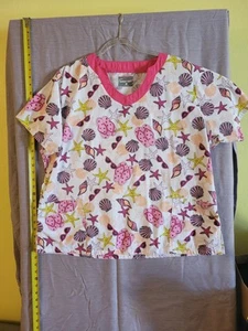 Butter Soft Women's Scrub Top Colorful beach V-Neck Med Tech Women’s Size XLarge - Picture 1 of 7