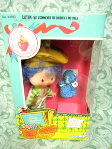 LC-2321 Strawberry Shortcake: "CREPE SUZETTE W. ECLAIR; 1982 MIB, open box - Picture 1 of 4