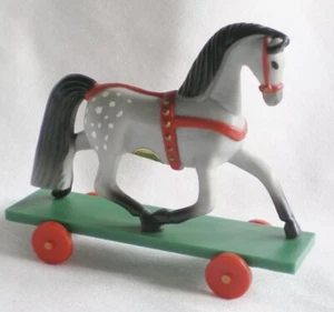 Pegatina dorada Hallmark Merry Miniatures gris Navidad Appaloosa rueda de caballo 1985 - Imagen 1 de 3