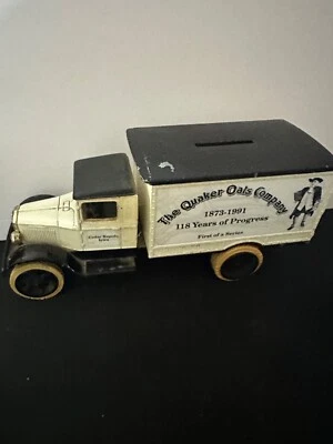 Camión motor Hawkeye 1931 banco de monedas Quaker Oats 118 años de progreso ERTL Foto 1 de 4