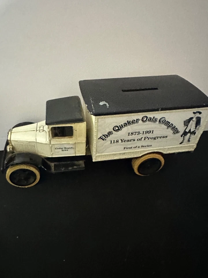 Camión motor Hawkeye 1931 banco de monedas Quaker Oats 118 años de progreso ERTL Foto 1 de 4