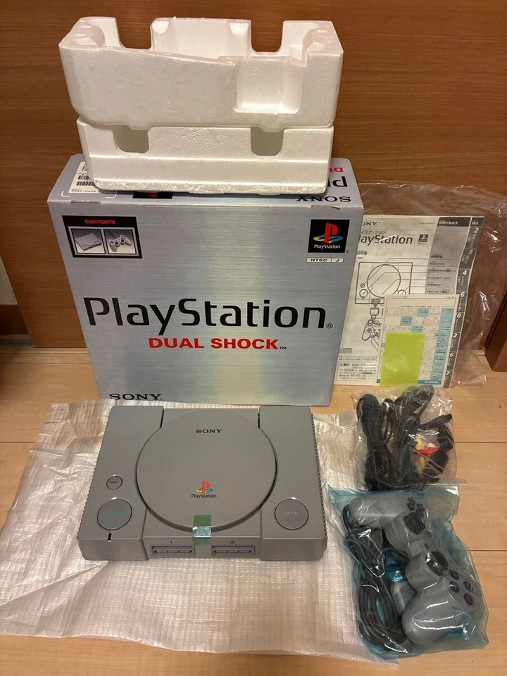 NEW PS1 Playstation 1 SCPH-7500 Japan Console *BEAUTIFUL BOX w/ Green Tape - Image 1 of 4