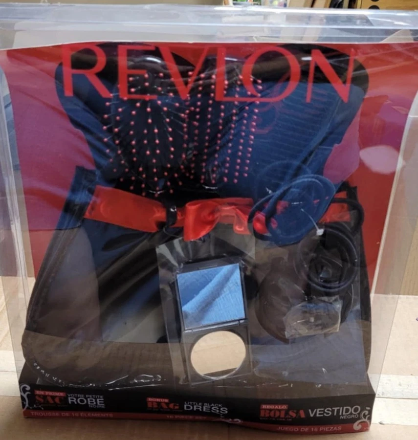 Juego de 16 piezas Revlon con bolsa de bonificación Foto 1 de 1