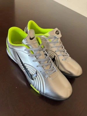 NIKE MERCURIAL VAPOR 1 RGN R9 2002 Brand New Size 9.5 Turf Sole - Image 1 of 4