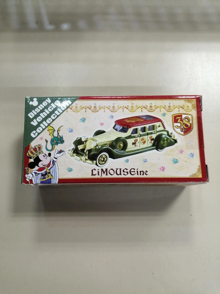 TAKARA TOMY LIMUSINA Tomica Foto 1 de 4