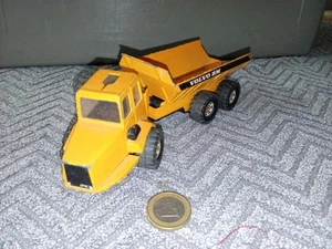XX324 Siku 1:55 Volvo BMA 25 6724 ccm Baufahrzeug Kipper Baufahrzeug Metall - Picture 1 of 18