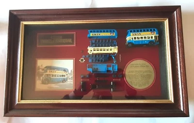 Matchbox models of yesterday's Leyland Titan TDI, in a wall display case. - Bild 1 von 4