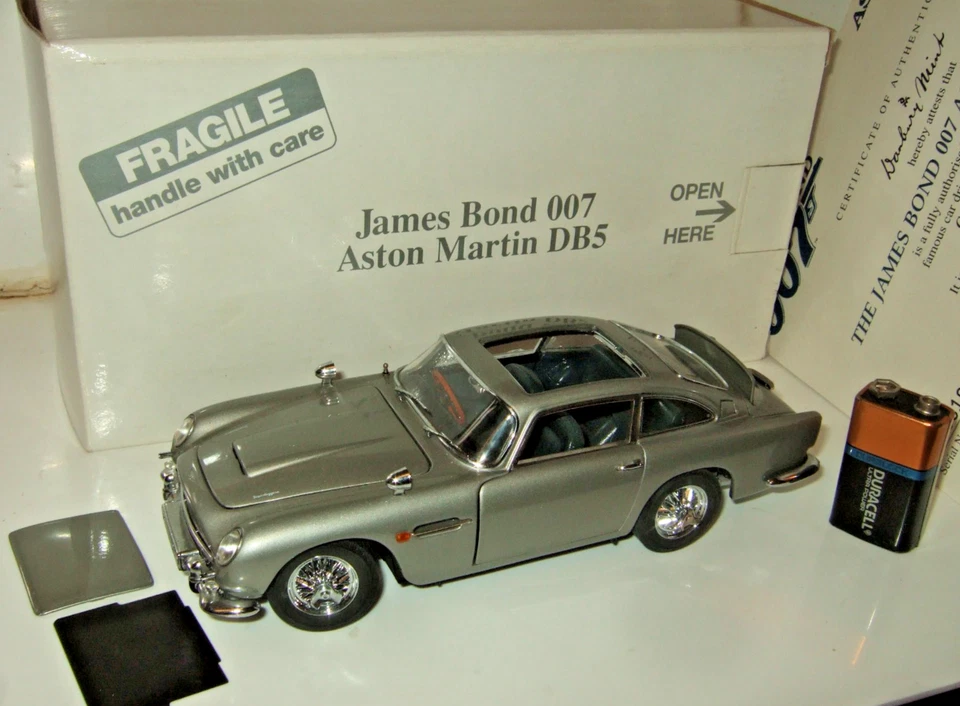 Danbury Como Nuevo James Bond 007 Aston Martin DB5 Diecast Modelo Escala 1:24 Foto 1 de 4
