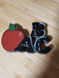 Apple ABC 123 Lehrer Holzblock Regal Sitter  - Bild 1 von 4