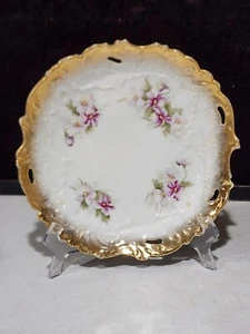 Antique Dresden Germany Scalloped w/Heavy Gold 8 3/4" Pierced Cabinet Plate - Picture 1 of 7