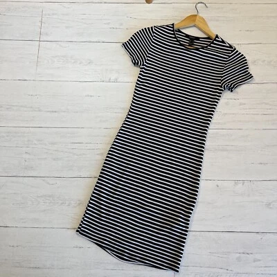 Vestido Forever 21 para mujer talla pequeña blanco y negro a rayas ajuste acanalado Foto 1 de 4