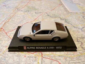 Renault Alpine A 310 weiß 1972 IXO für Auto Plus 1/43 auf Sockel - Bild 1 von 4