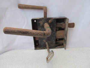 ANTIGUAS MANIJAS DE PUERTA DE CERRADURA PRIMITIVAS RARAS FORJADAS EN BUEN ESTADO CON LLAVE - Imagen 1 de 11