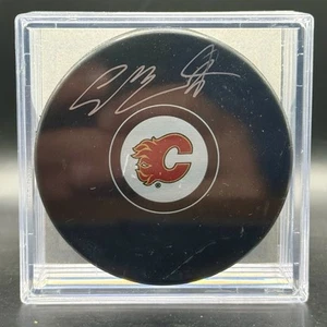 Sam Bennett Calgary Flames Signed Auto Hockey Puck CONN SMYTHE WINNER - Picture 1 of 4