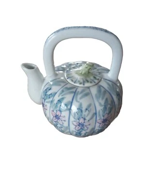 Tetera china de porcelana azul y blanca en forma de calabaza pintada a mano 5,5" X 5,5" Foto 1 de 4