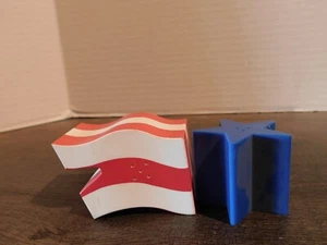 AVON STARS AND STRIPES RED WHITE AND BLUE STAR AND FLAG SALT & PEPPER SHAKERS - Picture 1 of 2