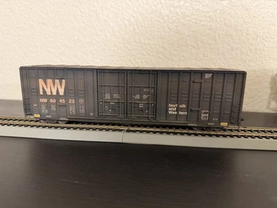 Athearn Genesis HO Scale Norfolk & Western 60' Box Car, Black #604523 - Image 1 of 4