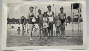 VTG 1950s Picture of cute girls in swimsuits Kids By The Pool Summer Beauties - Picture 1 of 3