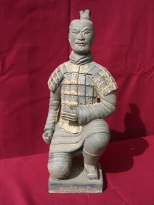Terrakotta Figur (Soldat, Krieger) Bogenschütze, 31cm, dunkel, Gr. S - Bild 1 von 1