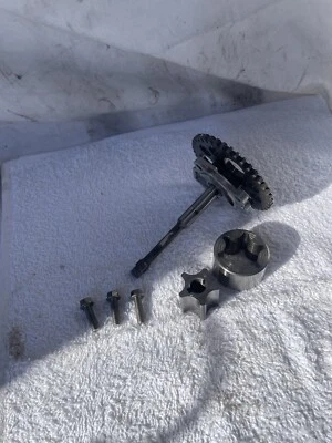 2008-2010 Kawasaki Ninja ZX10R ZX10 Oil Pump Engine 08 09 10 - Image 1 of 4