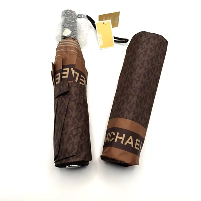 Paraguas de viaje abierto automático Michael Kors estampado de logotipo marrón nuevo con etiquetas Foto 1 de 4