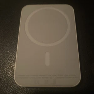 Apple MagSafe Battery Wireless Charger - Picture 1 of 2