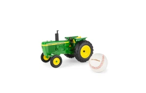 John Deere 1/16 2640 Tractor Field of Dreams Edition- LP84514 - Picture 1 of 1