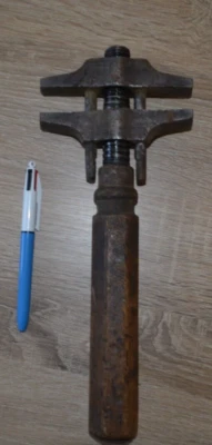 Ancienne clef anglaise à manche en bois GOLDENBERG n°30 (Old tool) - Photo 1/4